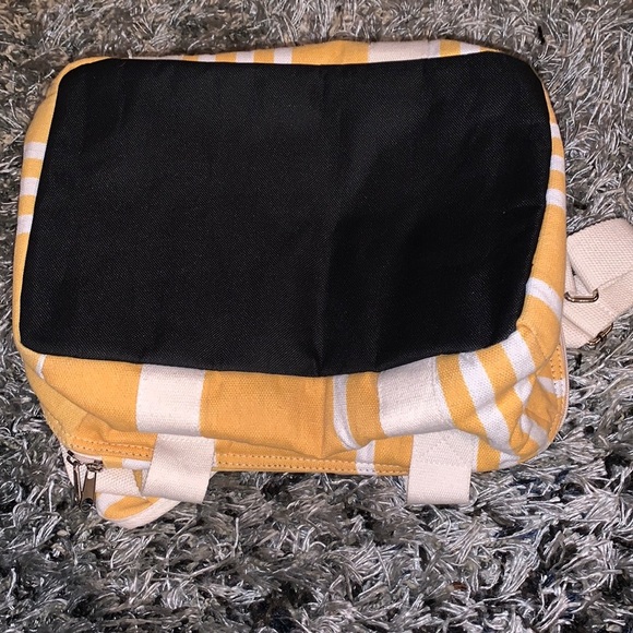 Business & Pleasure co. Holiday Cooler - Picture 5 of 16